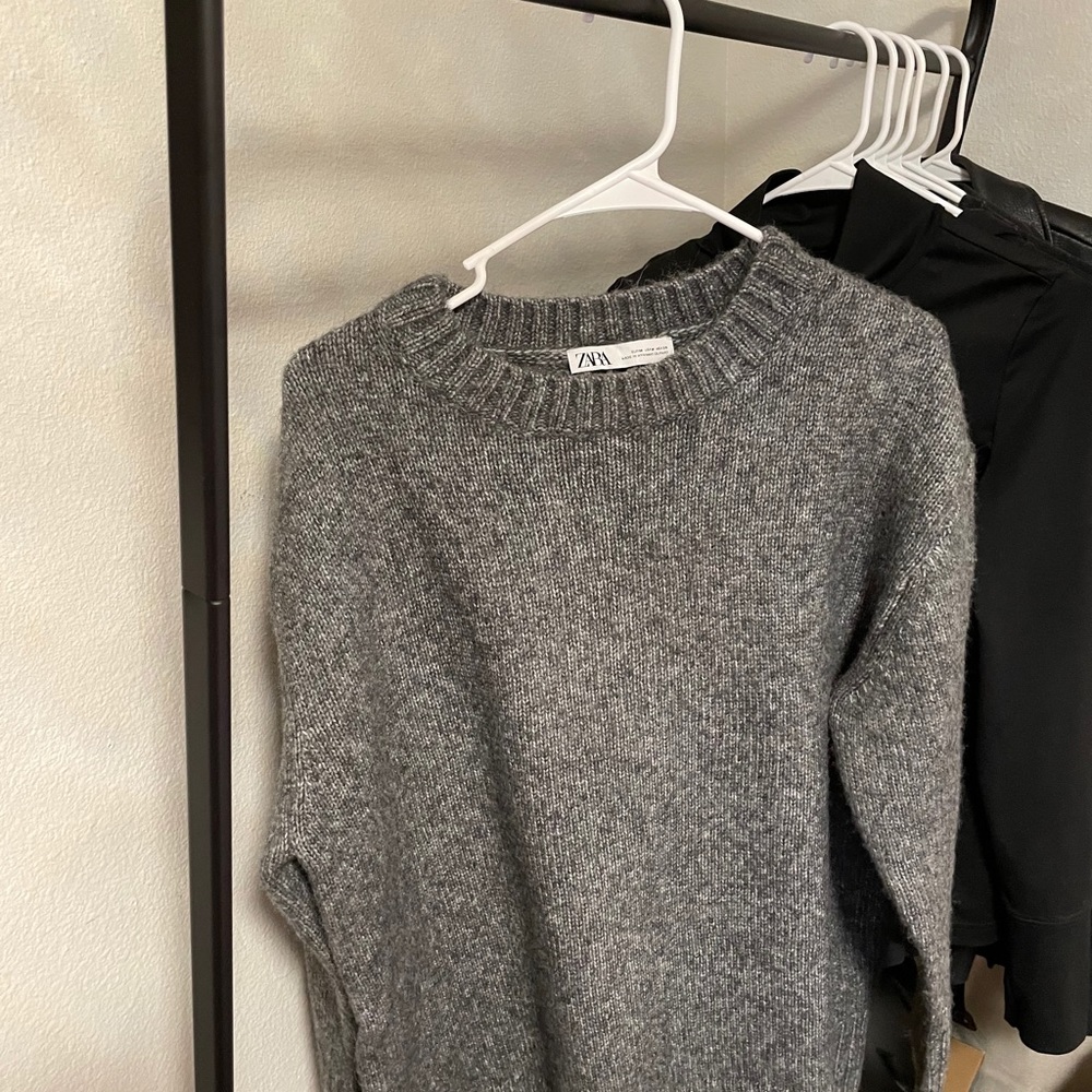 Zara Sweater - Picture 2 of 3
